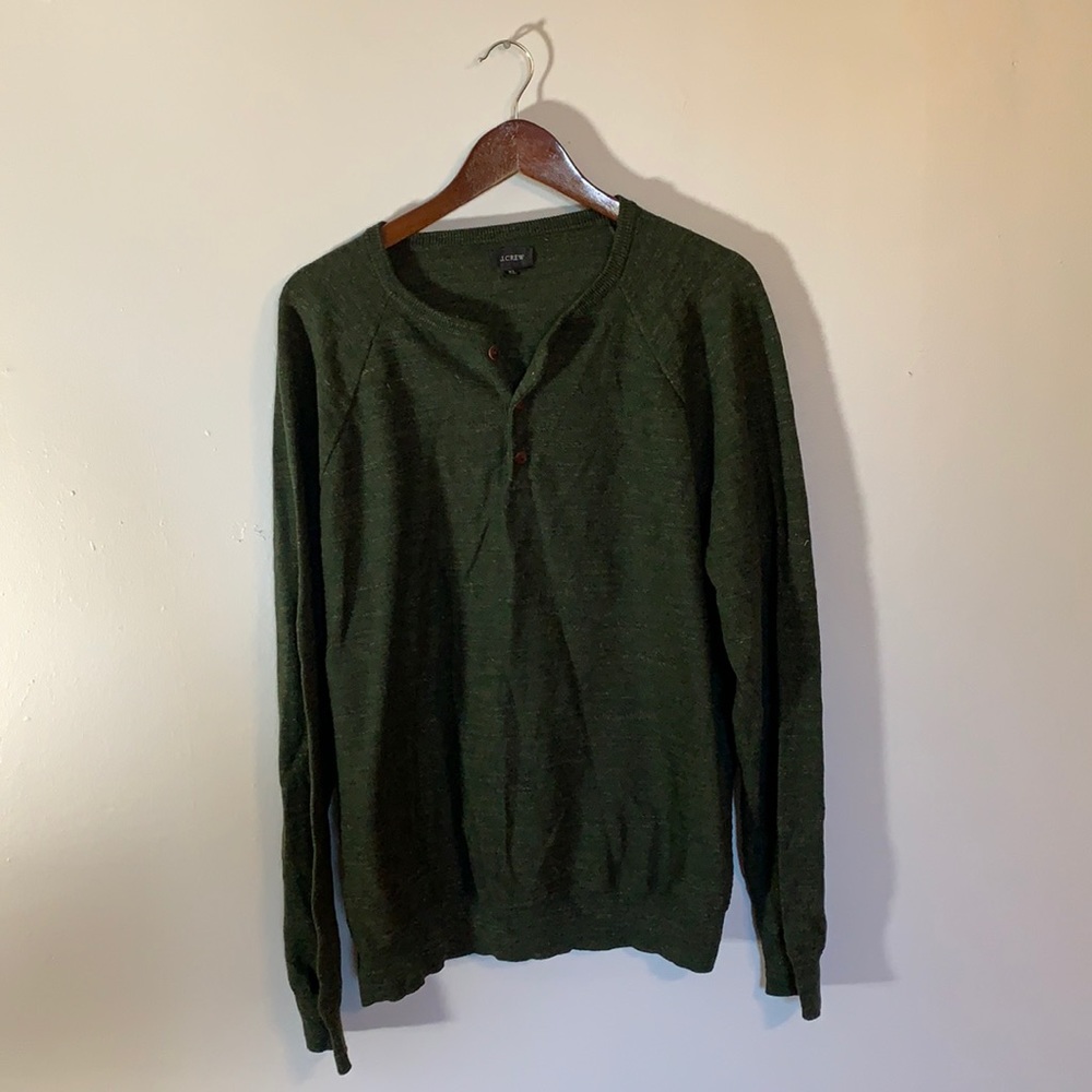 J.Crew raglan sleeve Henley sweater size XL in forest green.
